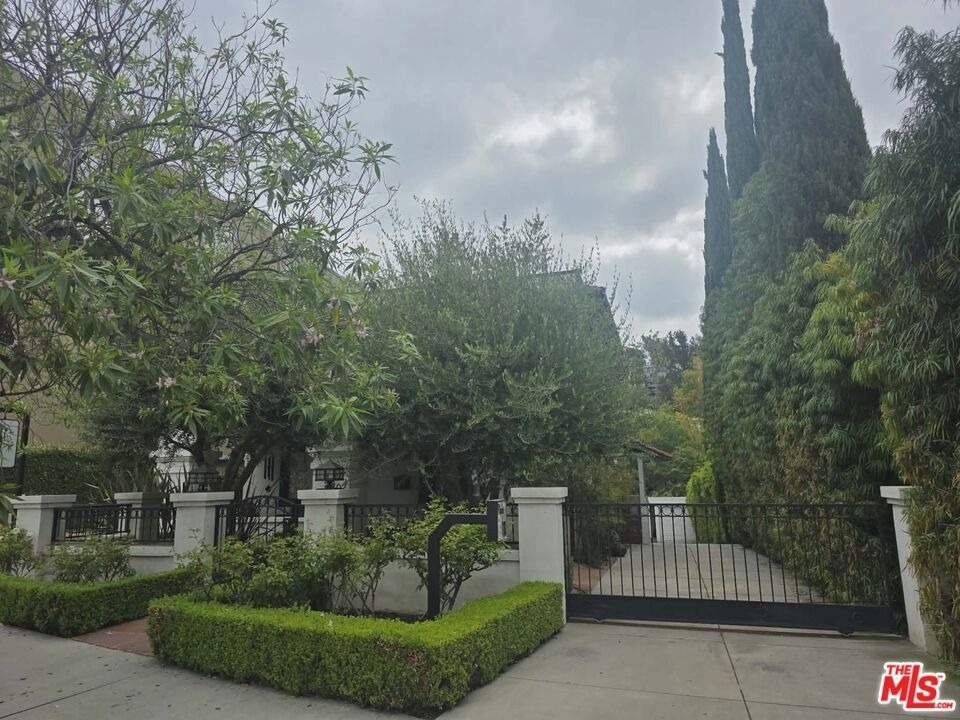 2500 Hyperion Avenue - Photo 0