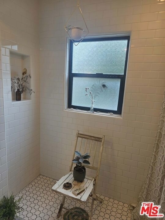 2500 Hyperion Avenue - Photo 11