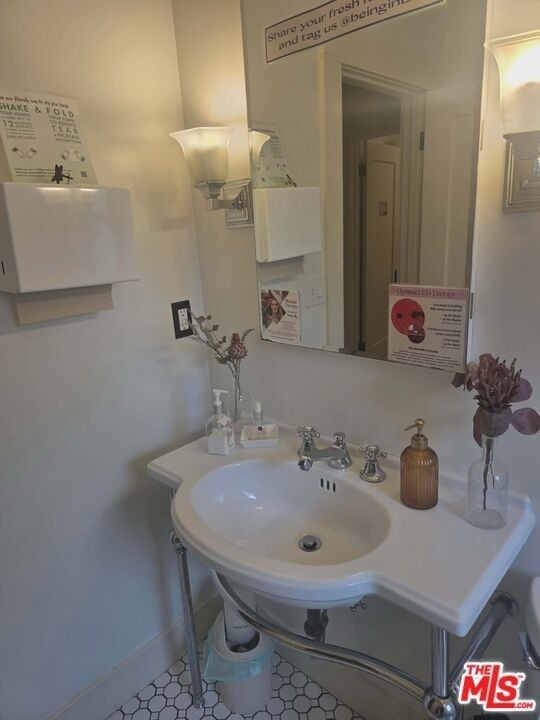 2500 Hyperion Avenue - Photo 8