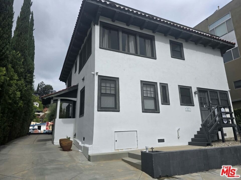 2500 Hyperion Avenue - Photo 3