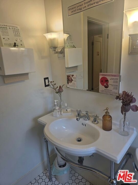 2500 Hyperion Avenue - Photo 10