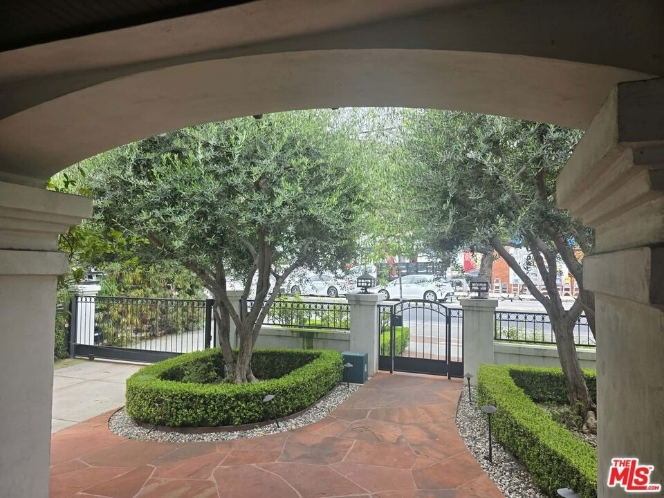 2500 Hyperion Avenue - Photo 2