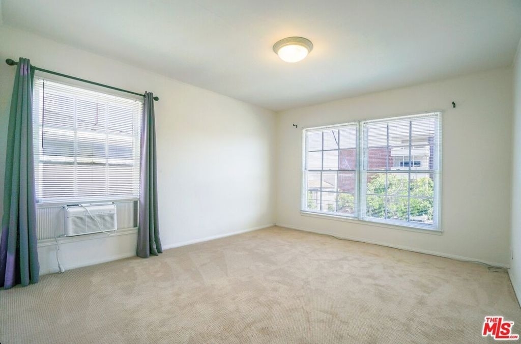 8551 Holloway Drive - Photo 8