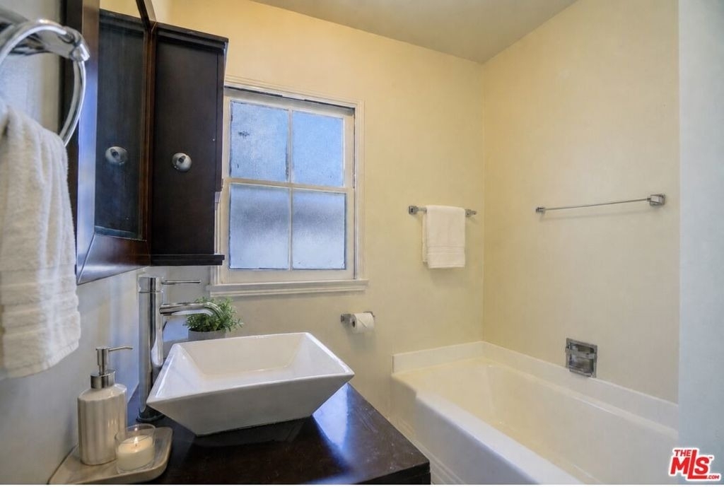 8551 Holloway Drive - Photo 9
