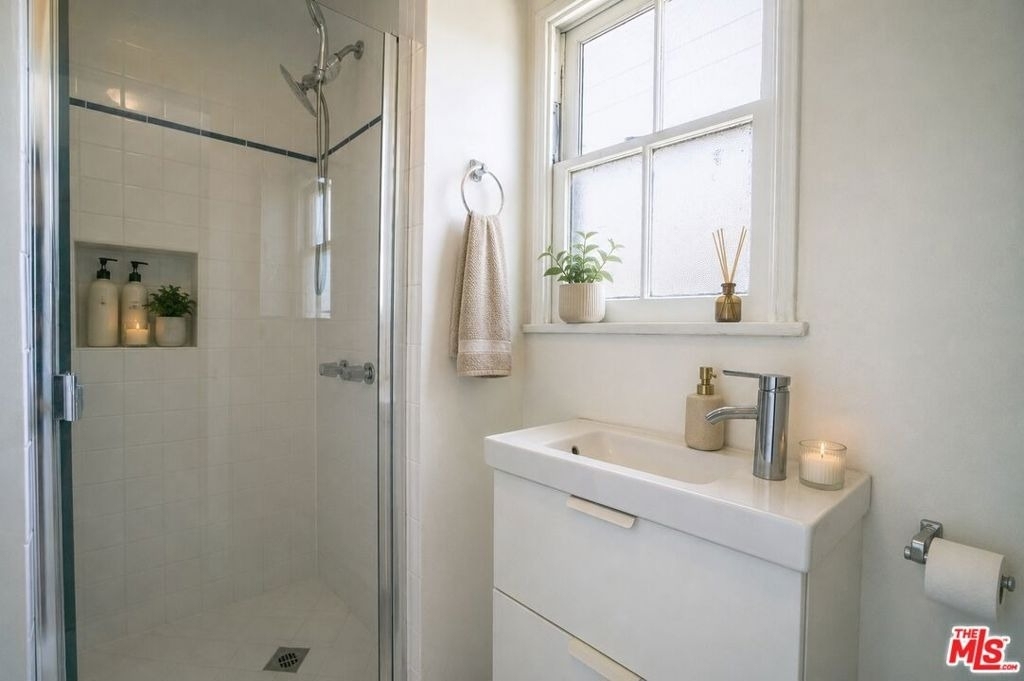 8551 Holloway Drive - Photo 7