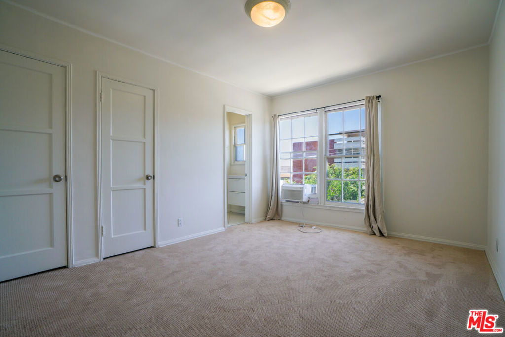 8551 Holloway Drive - Photo 6