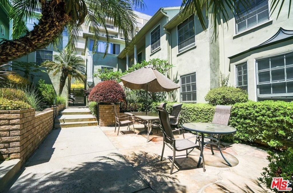 8551 Holloway Drive - Photo 11