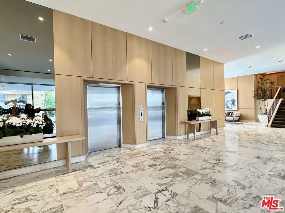 999 N Doheny Drive - Photo 9
