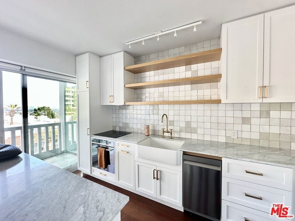 999 N Doheny Drive - Photo 1