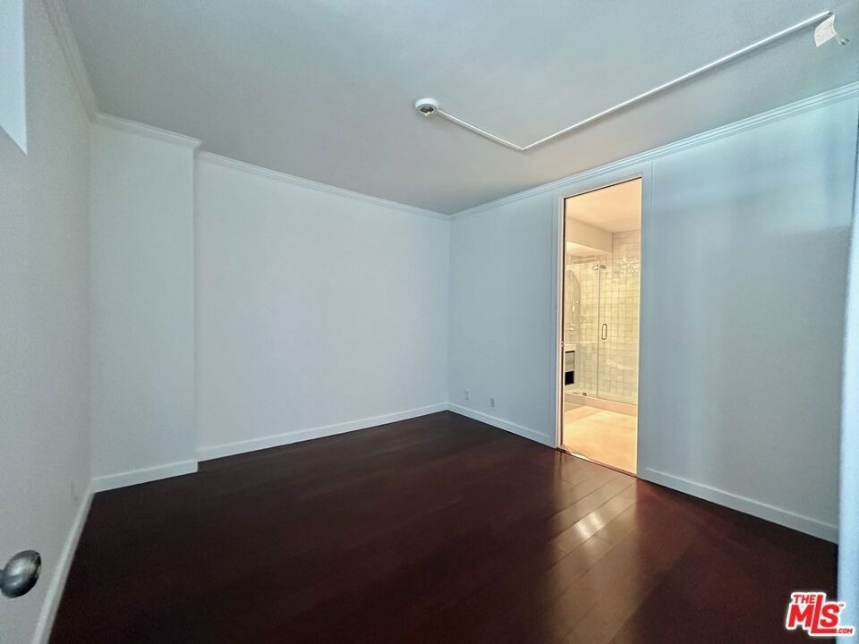999 N Doheny Drive - Photo 2
