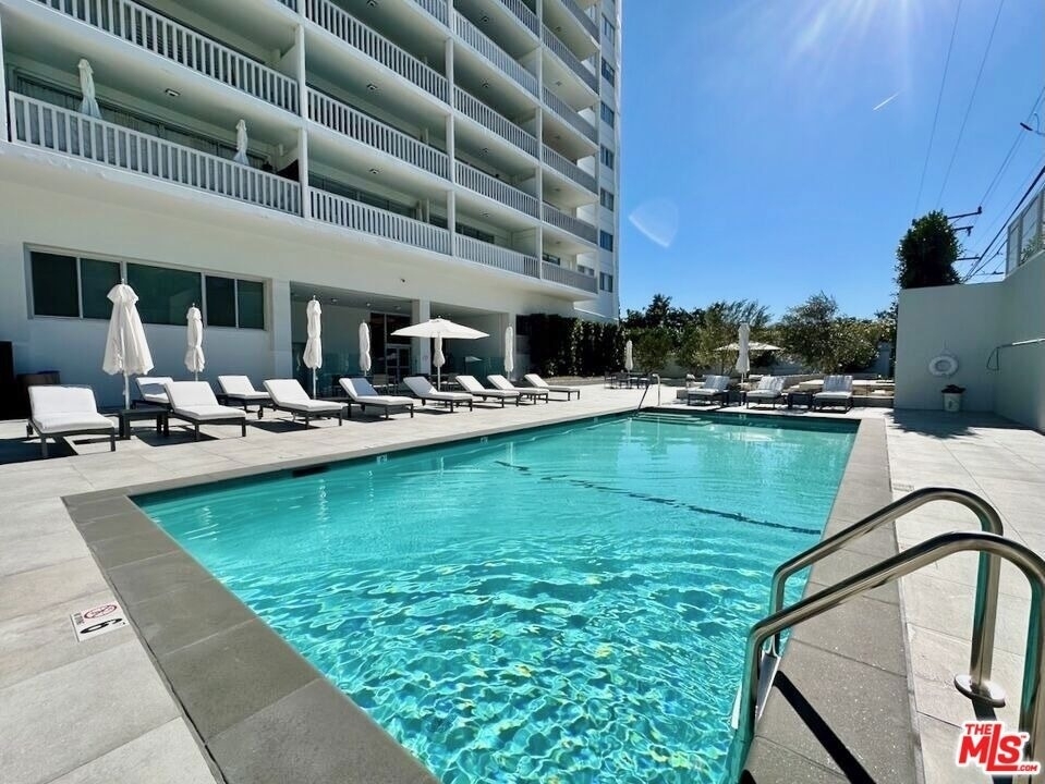 999 N Doheny Drive - Photo 5