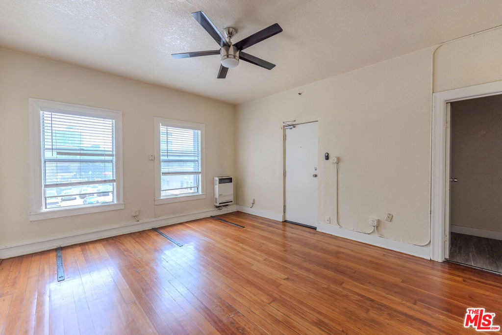 661 Shatto Place - Photo 2