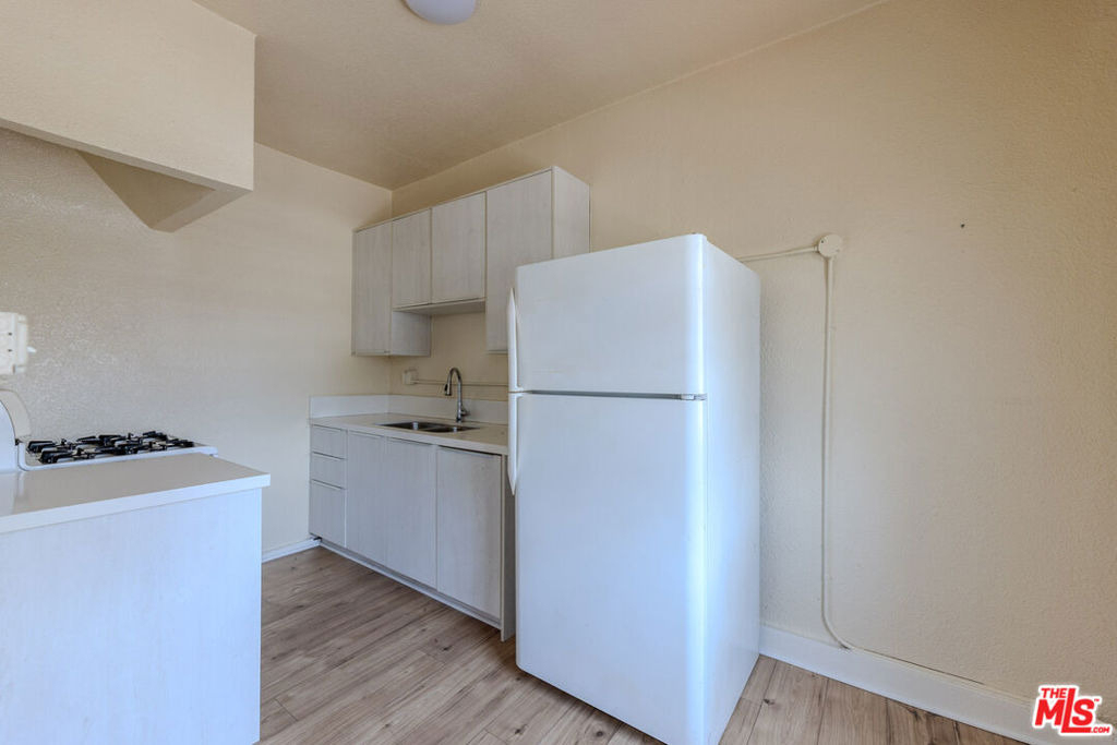 661 Shatto Place - Photo 6