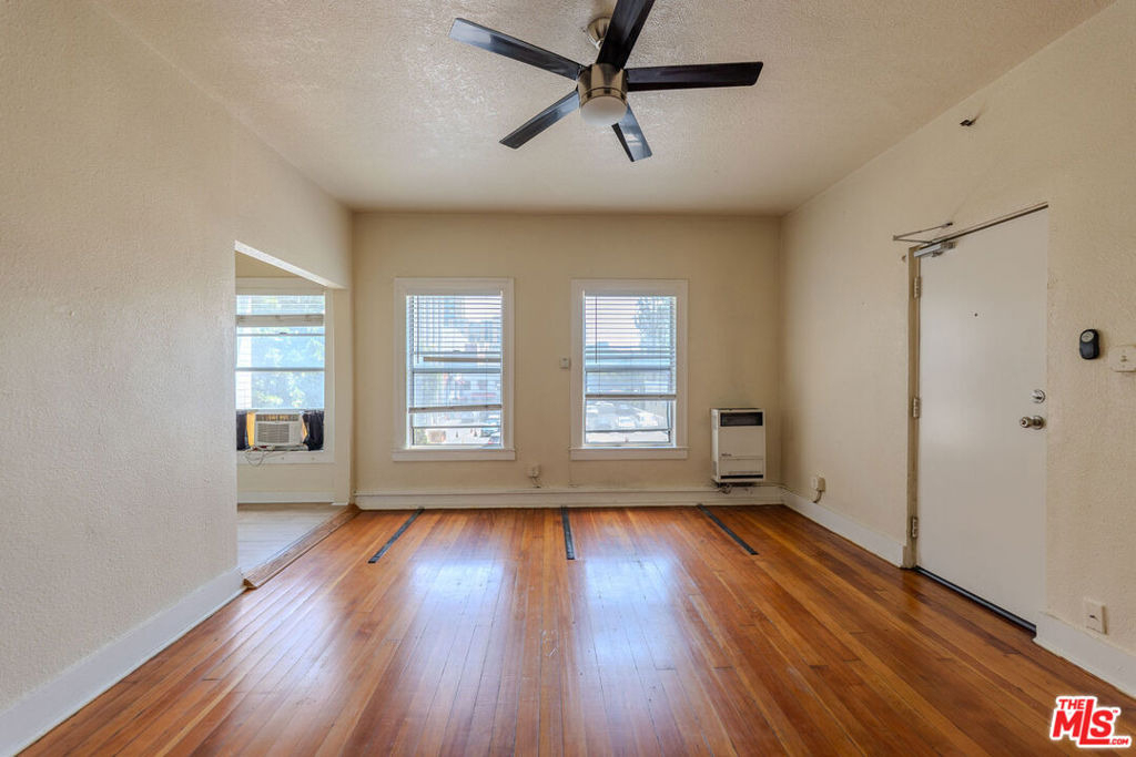 661 Shatto Place - Photo 3