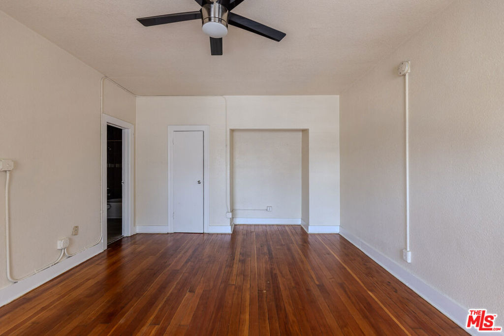 661 Shatto Place - Photo 4