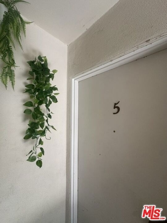 1461 Canfield - Photo 4