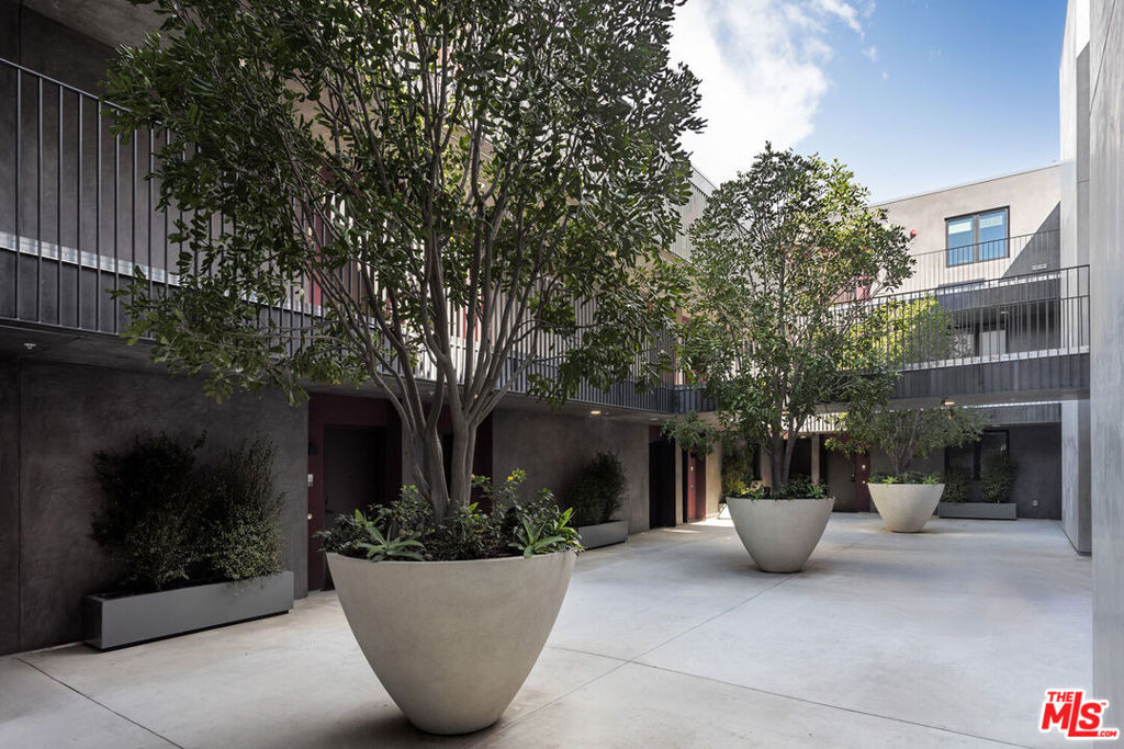 7617 Santa Monica Boulevard - Photo 23