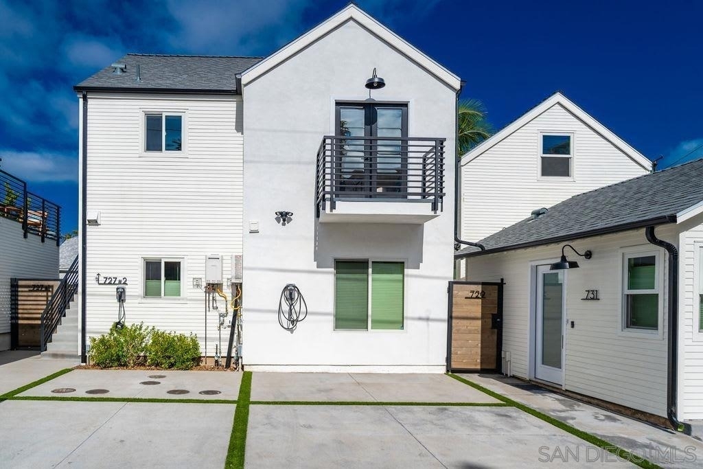 725 Pennsylvania Ave - Photo 1
