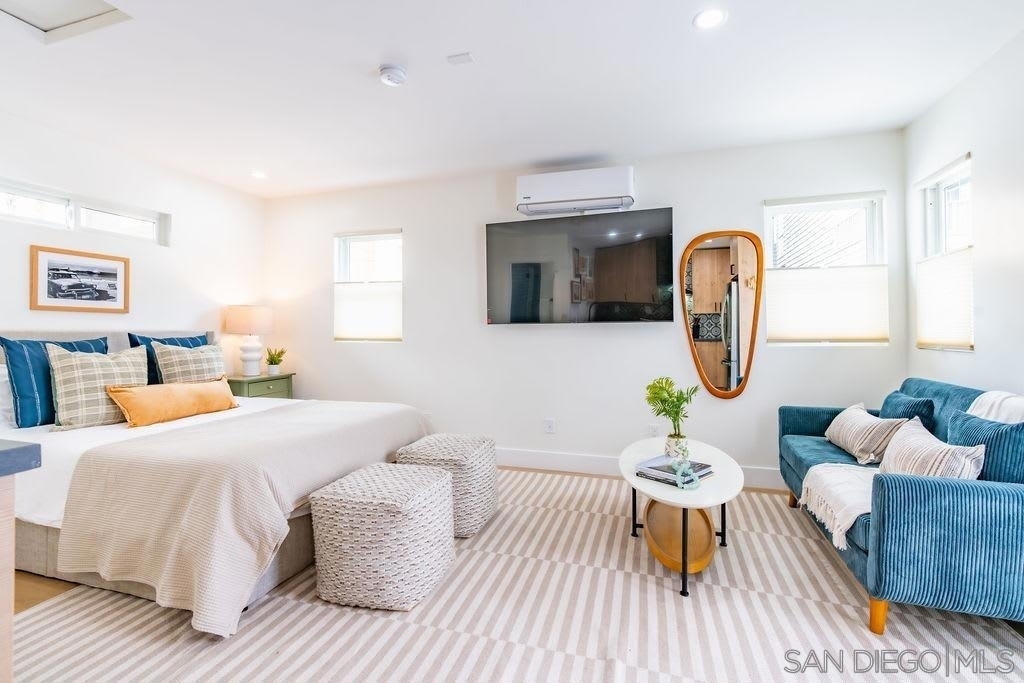 725 Pennsylvania Ave - Photo 1