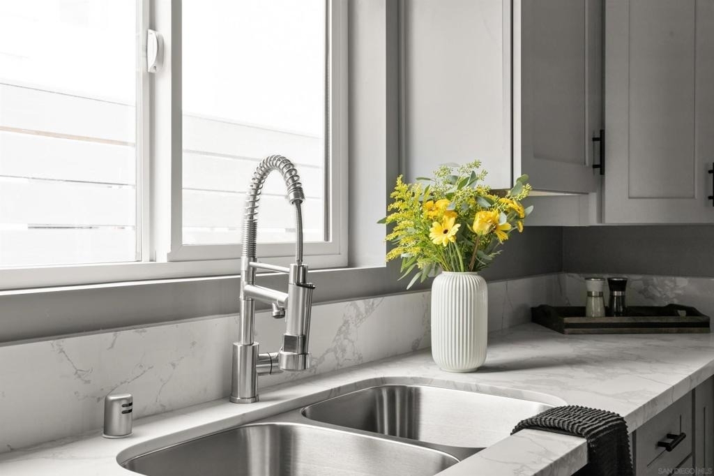 1020 Beryl Street - Photo 8