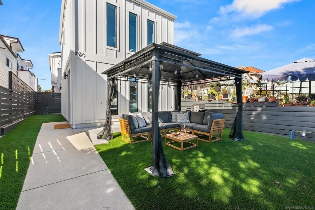 1020 Beryl Street - Photo 0
