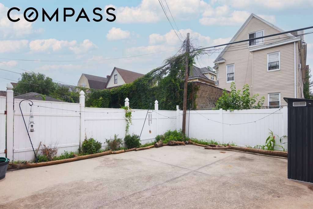 Brooklyn Avenue - Photo 9