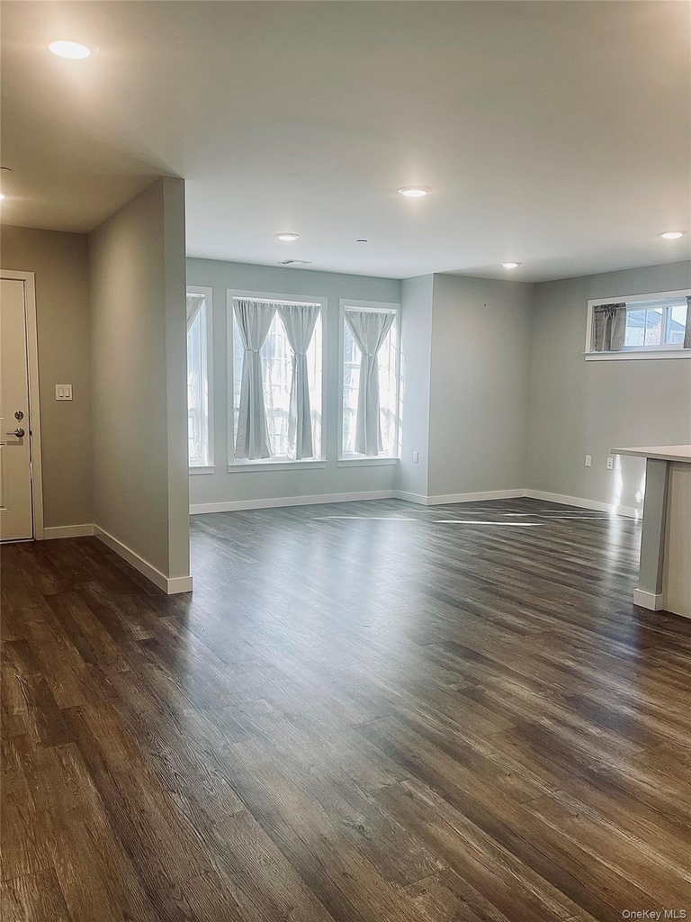221 Eastview Drive - Photo 5