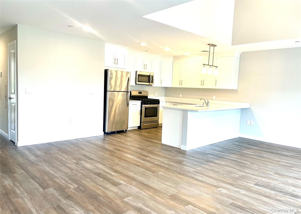 221 Eastview Drive - Photo 5