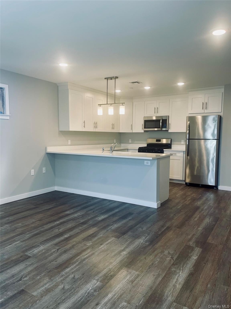 221 Eastview Drive - Photo 3