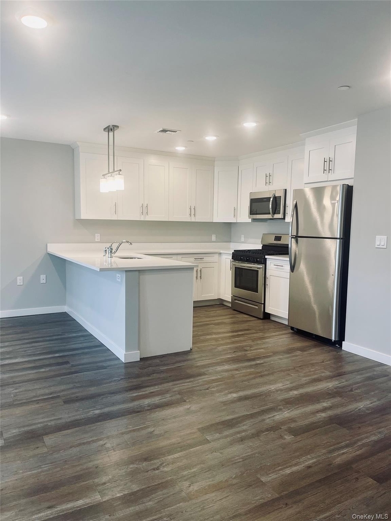 221 Eastview Drive - Photo 2