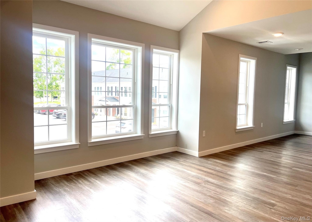 221 Eastview Drive - Photo 8
