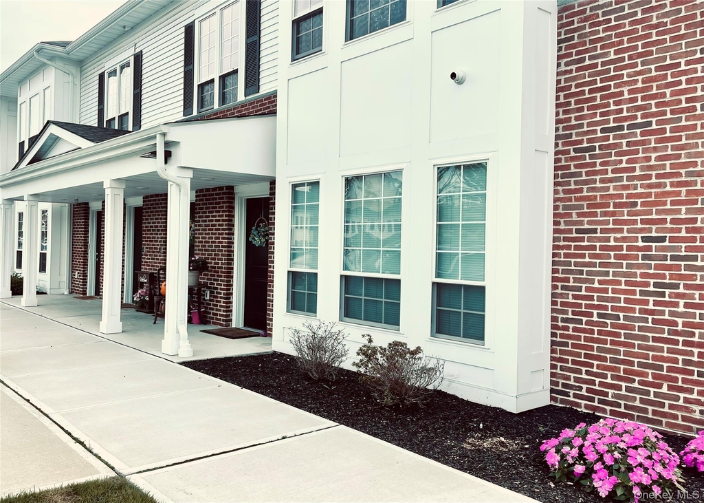 221 Eastview Drive - Photo 1