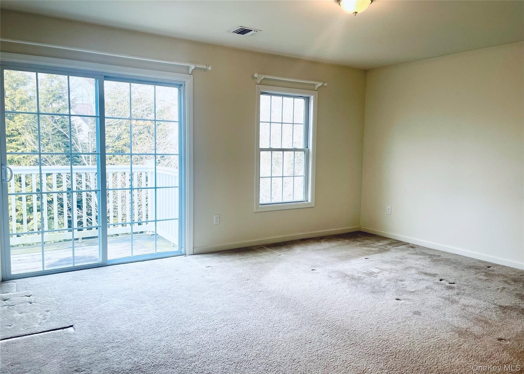 46 Islip Avenue - Photo 8