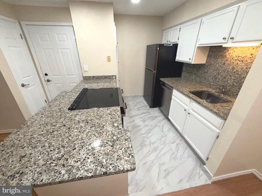 1534 Lincoln Way - Photo 8