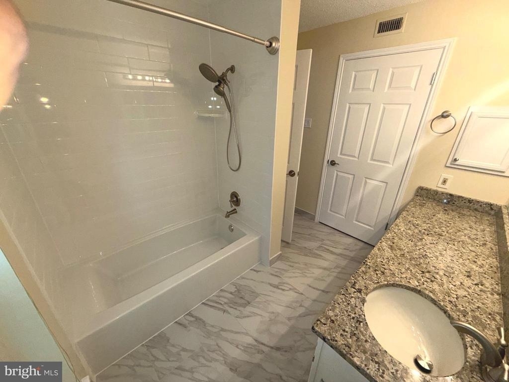 1534 Lincoln Way - Photo 15