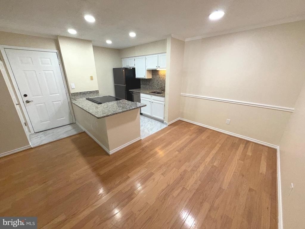 1534 Lincoln Way - Photo 6
