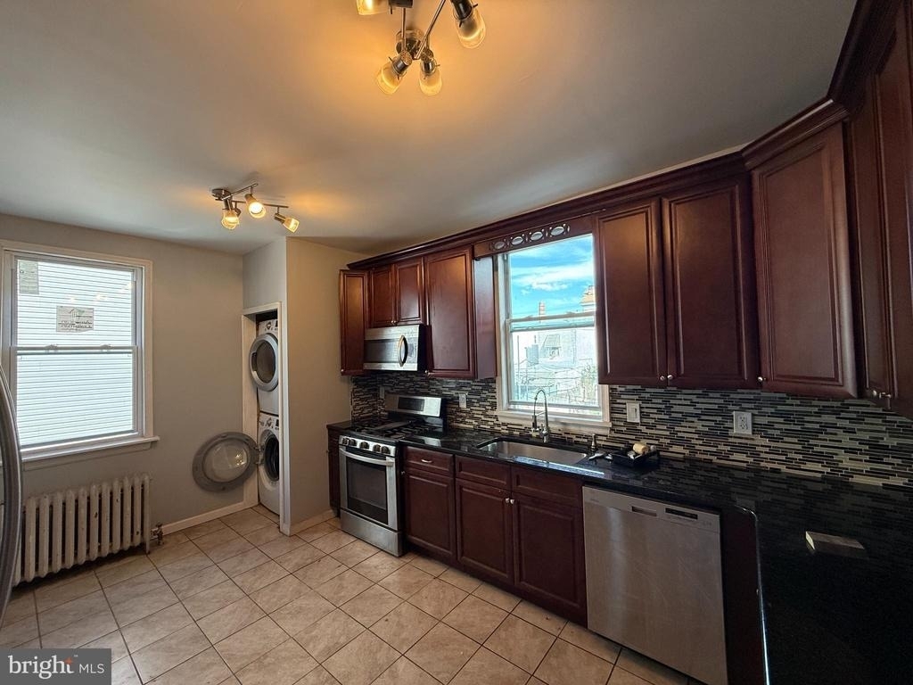 2423 E Allegheny Ave - Photo 2