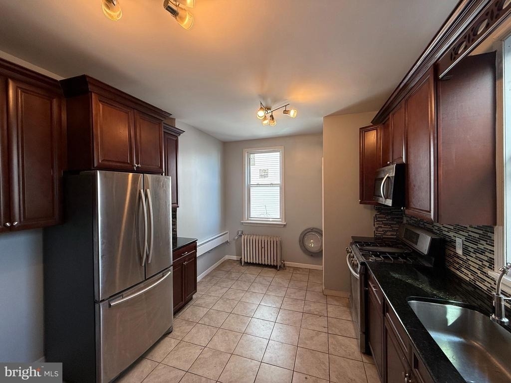 2423 E Allegheny Ave - Photo 1