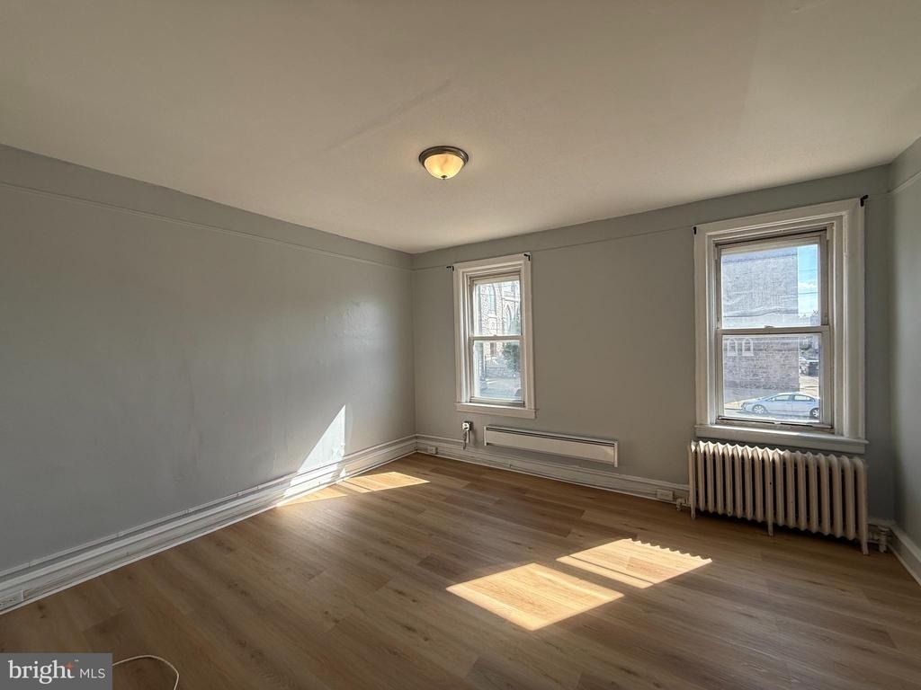 2423 E Allegheny Ave - Photo 3