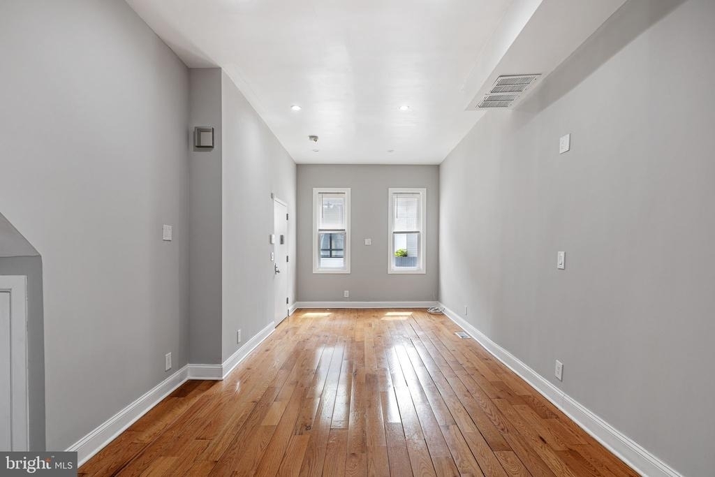1940 N Marshall Street - Photo 2
