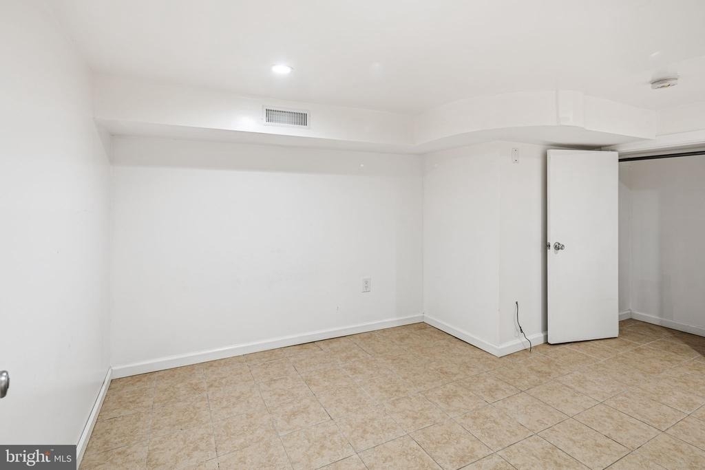 1940 N Marshall Street - Photo 8