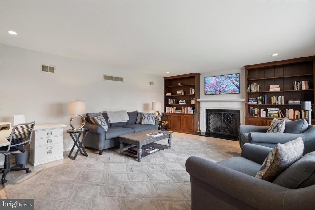1530 Briar Hill Road - Photo 3