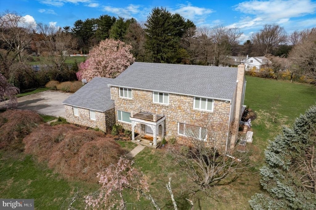 1530 Briar Hill Road - Photo 0