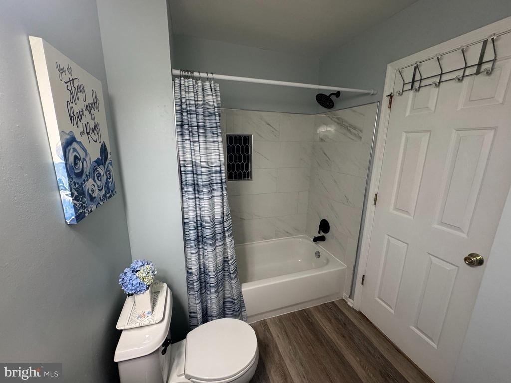 1003 Woodview Court - Photo 10