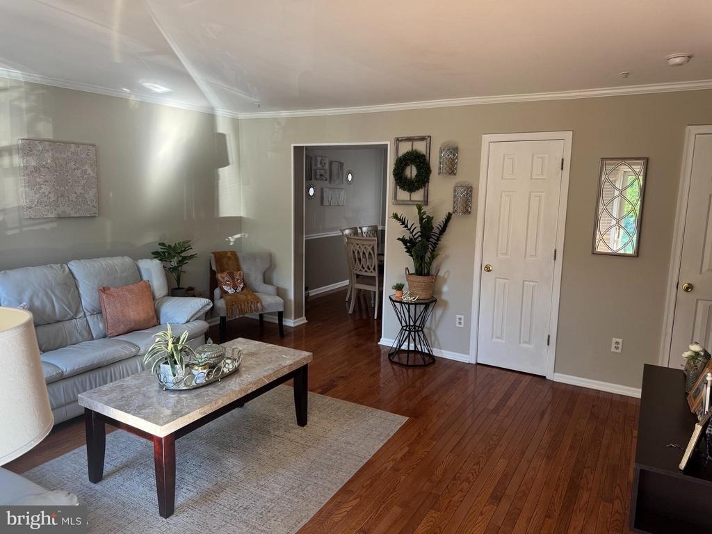 1003 Woodview Court - Photo 2