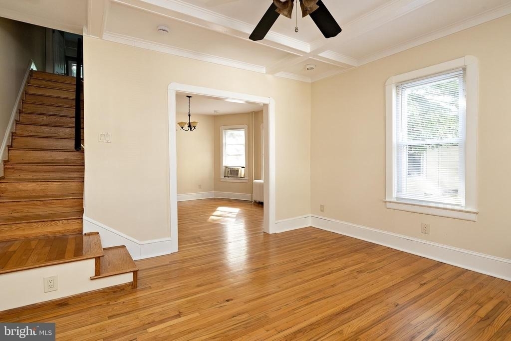 3 Lee Avenue - Photo 1