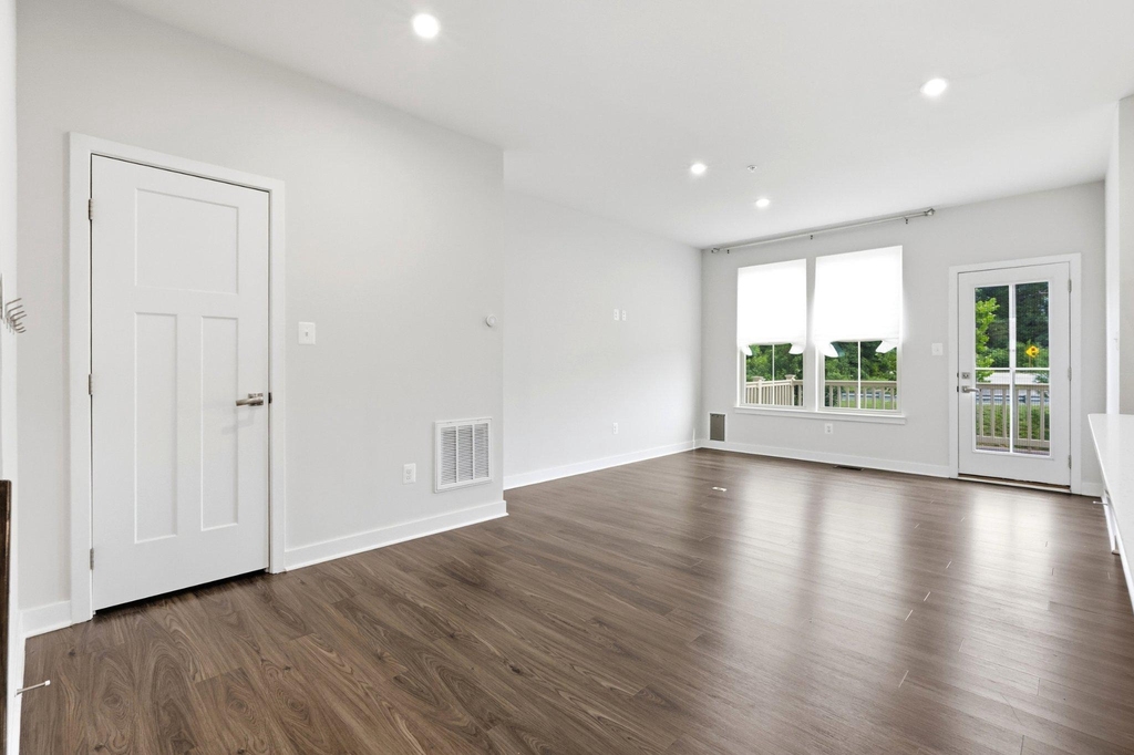 5714 Richmanor Terrace - Photo 12