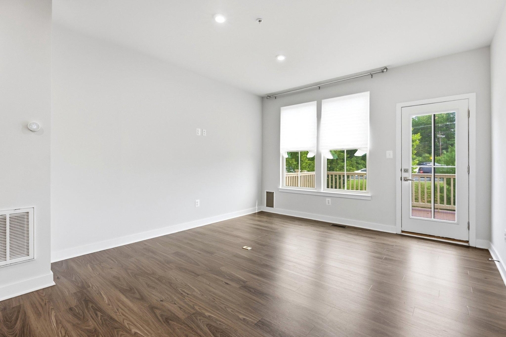 5714 Richmanor Terrace - Photo 13