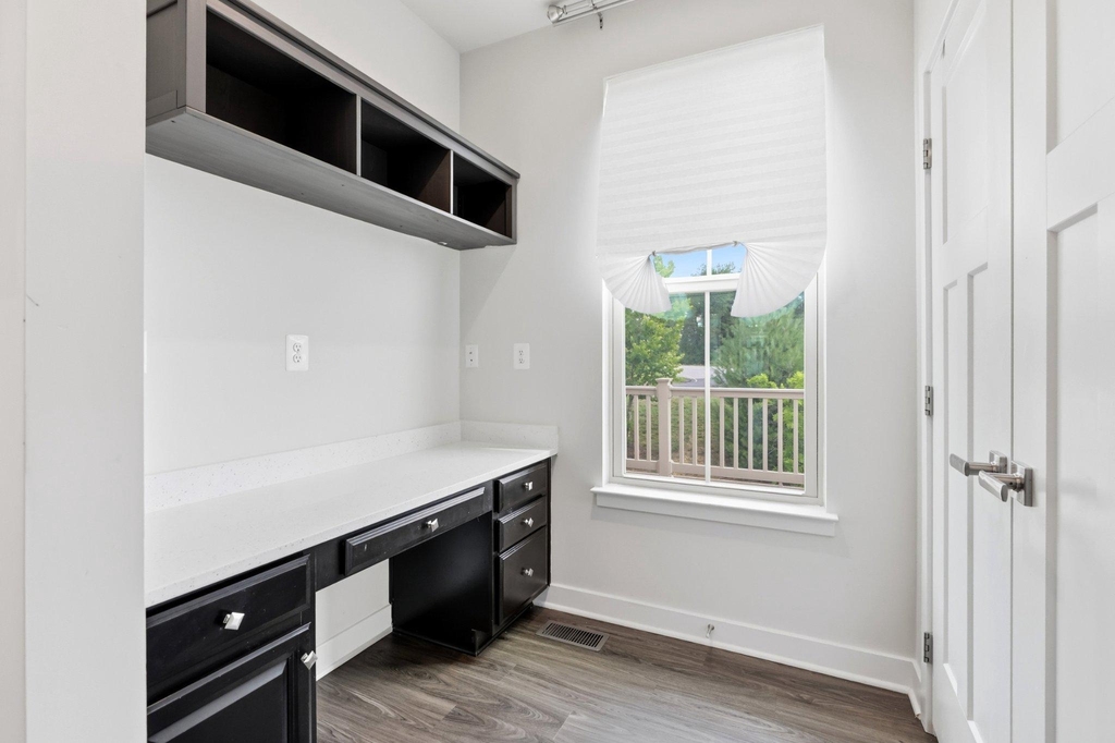 5714 Richmanor Terrace - Photo 11