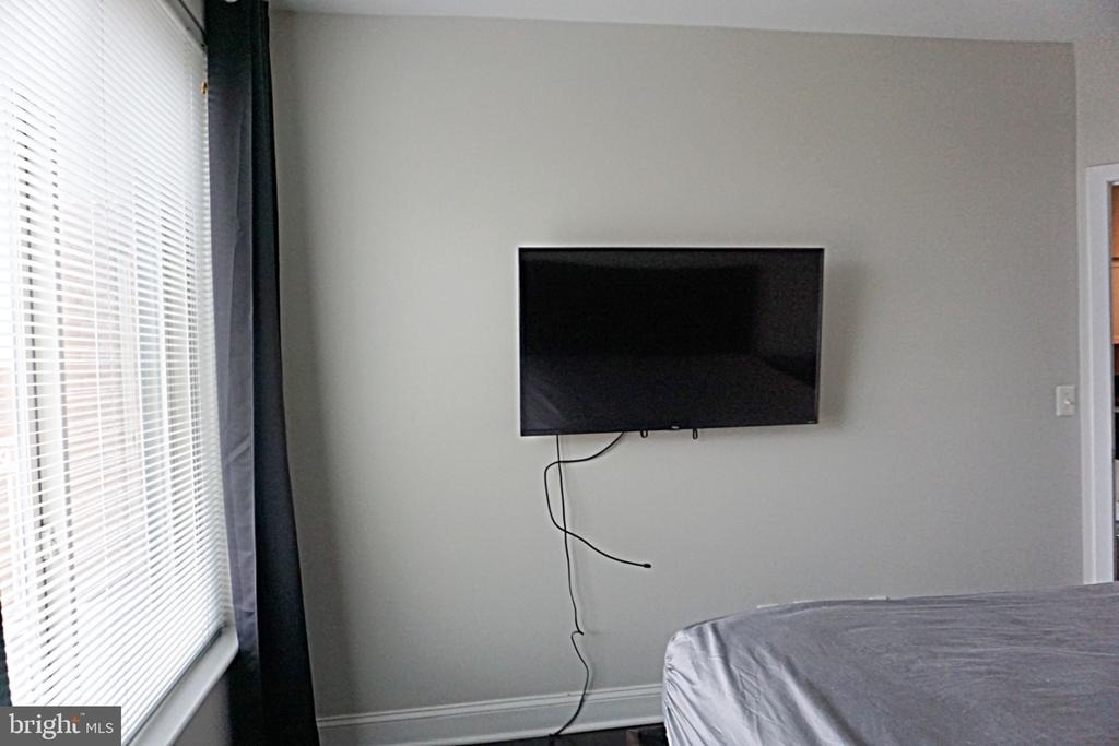 7500 Woodmont Avenue - Photo 10